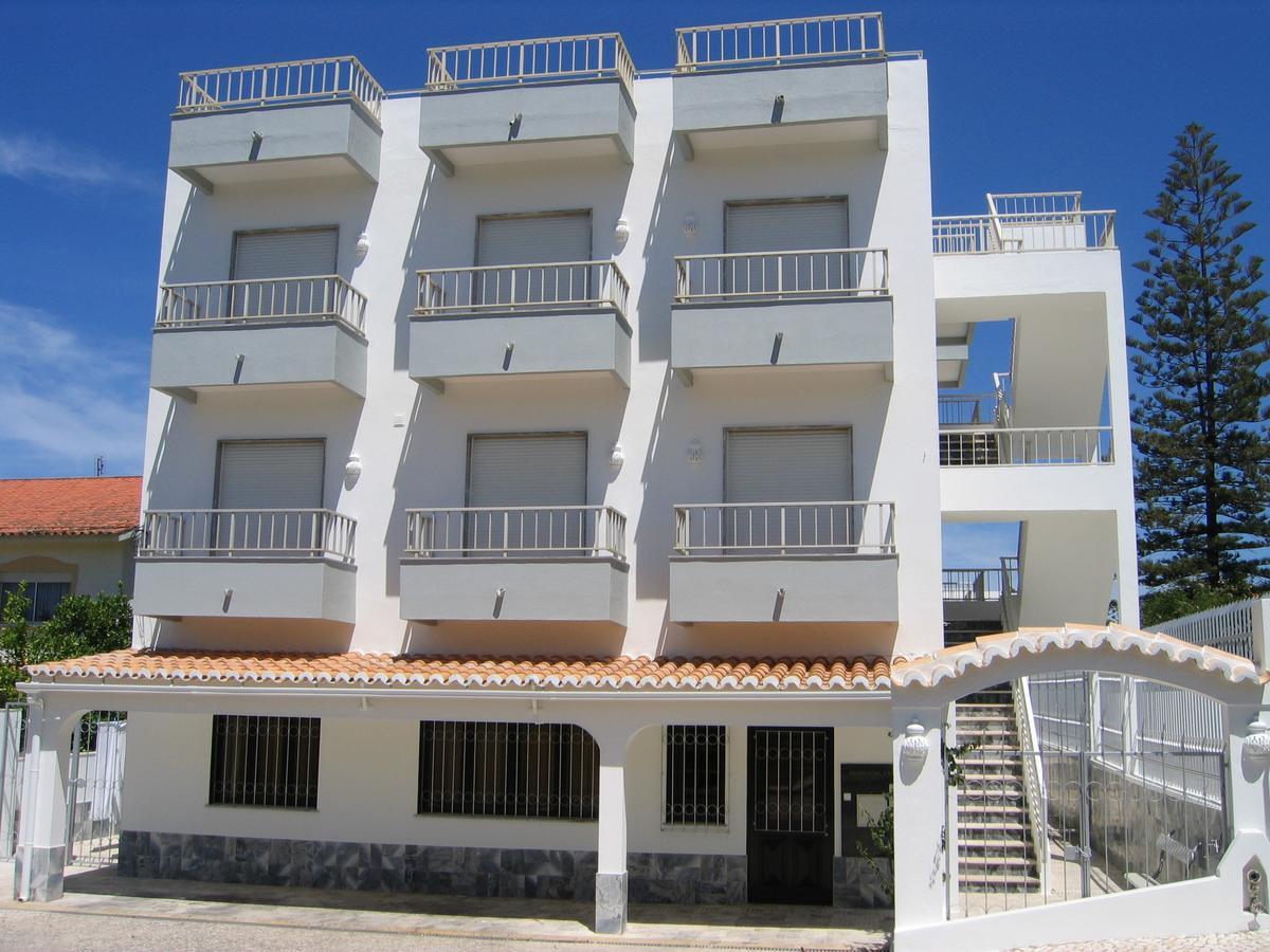 ホテル Residencial Campo-Mar By Umbral ポルティマン エクステリア 写真 A typical apartment building in the Algarve, Portugal